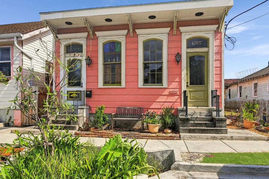 Front of 1317 Spain Street from the sidewalk