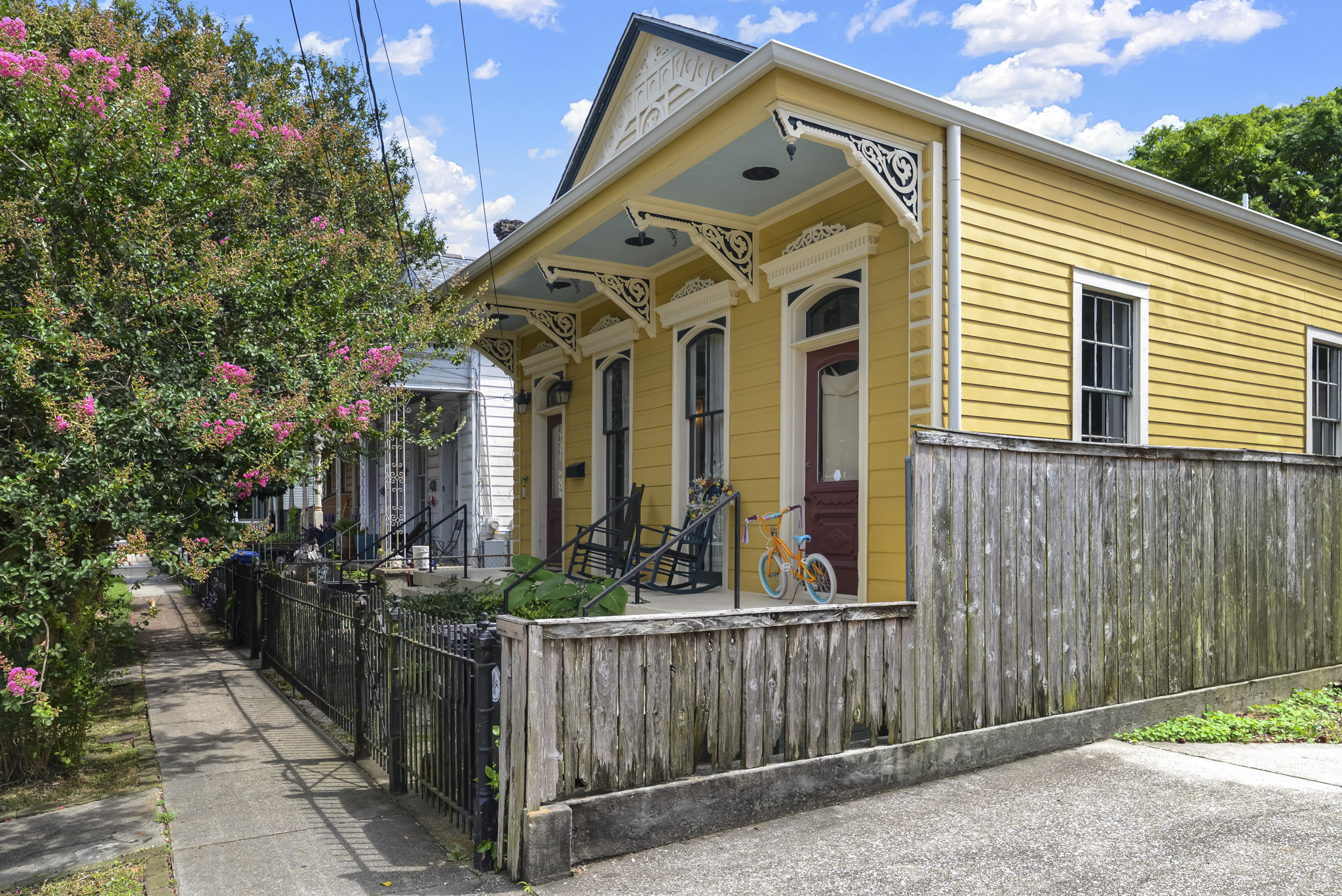 Charming historic cottage with a front porch in the Irish Channel, New Orleans